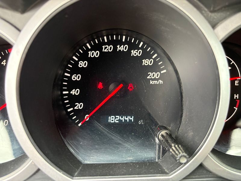 Suzuki Grand Vitara 1.9DDiS, 95kW, Tažné, 4x4 - fotka 9 z 20