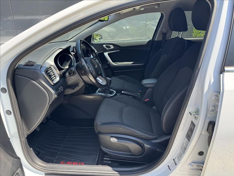 Kia Ceed 1,6 CRDI 100kW Exclusive ČR DP - fotka 11 z 31