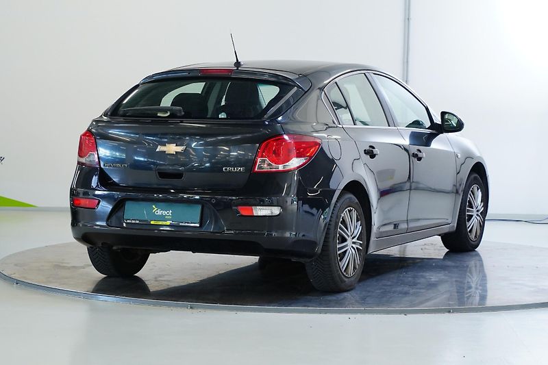 Chevrolet Cruze - fotka 2 z 22