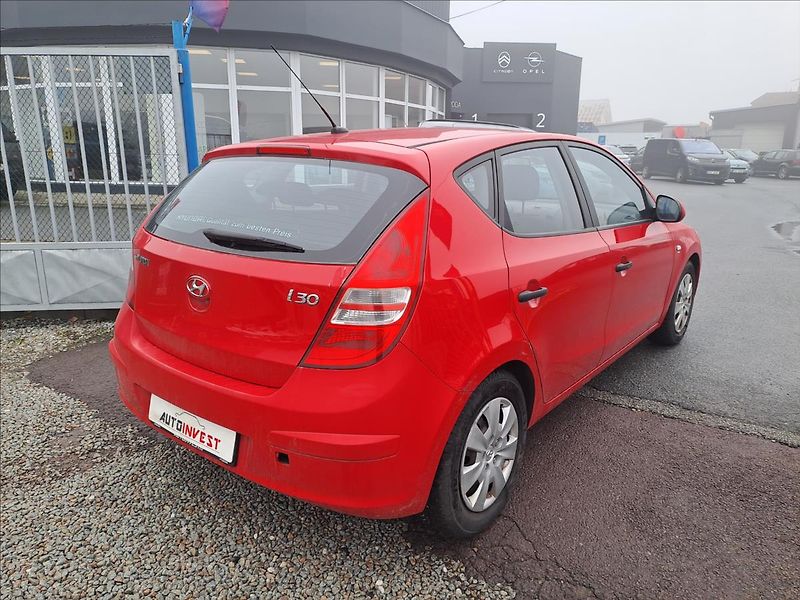 Hyundai i30 1,4 i - fotka 3 z 13