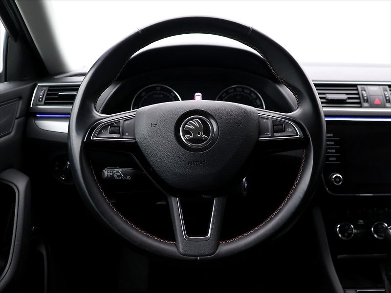 Škoda Superb 2,0 TDI 110kW CZ Style DSG - fotka 19 z 41