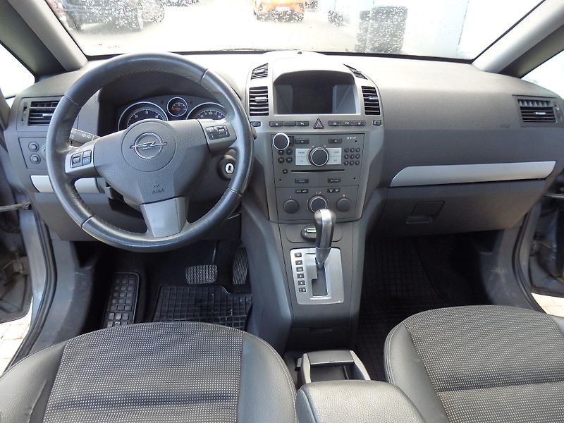 Opel Zafira 1.9 CDTI 16V 110 kW AUTOMAT - fotka 11 z 16