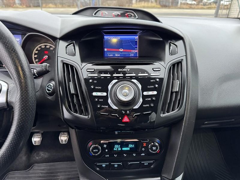 Ford Focus 2.0 ST 184 kW ČR odp. DPH - fotka 14 z 18