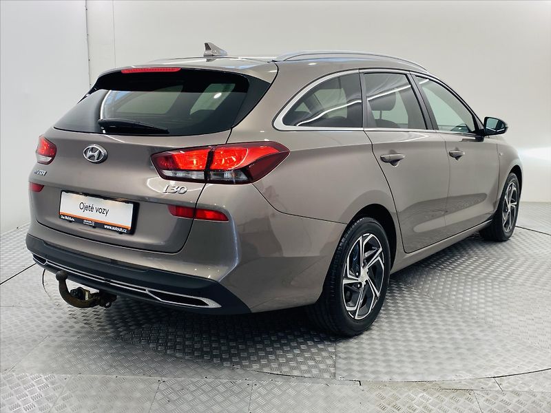 Hyundai i30 1,5 T-GDi 117kW Smart - fotka 2 z 25