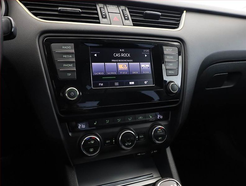 Škoda Octavia (2014) 1.6 TDI, Serv.kniha, Tempomat - fotka 10 z 15