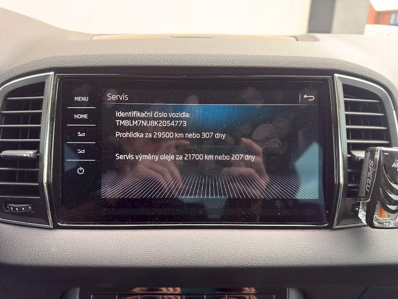 Škoda Karoq (2019) STYLE 4X4 SCR TDI 2.0/140KW 7D - fotka 24 z 27