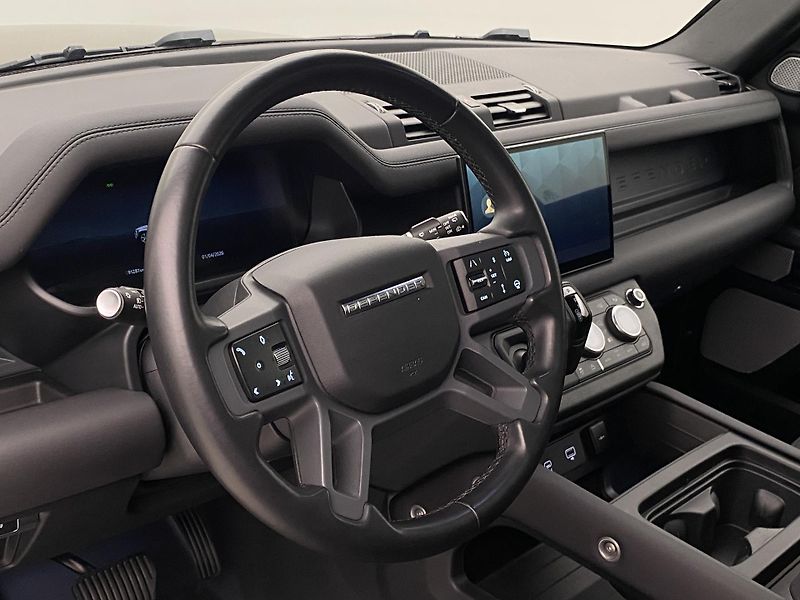 Land Rover Defender 130 D300 SE AWD AUT CZ - fotka 18 z 58
