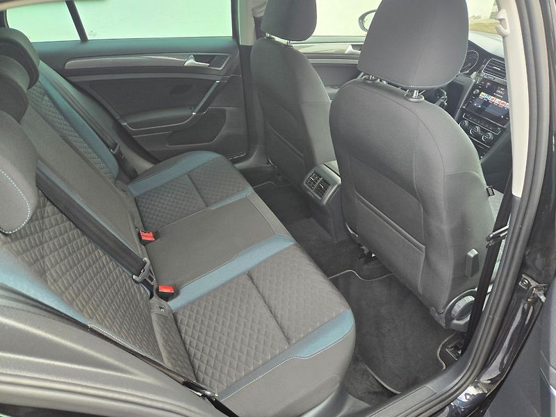 Volkswagen Golf (2019) 1.5 TSI BLUEMOTION,TOP,NAVI - fotka 17 z 28