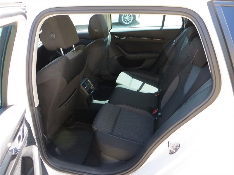 Škoda Octavia 2,0 TDI 85kW Ambition ČR - fotka 23 z 24