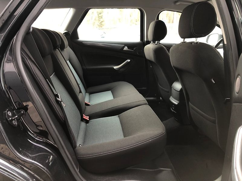 Ford Mondeo (2011) 1.6 TDCi - fotka 13 z 32