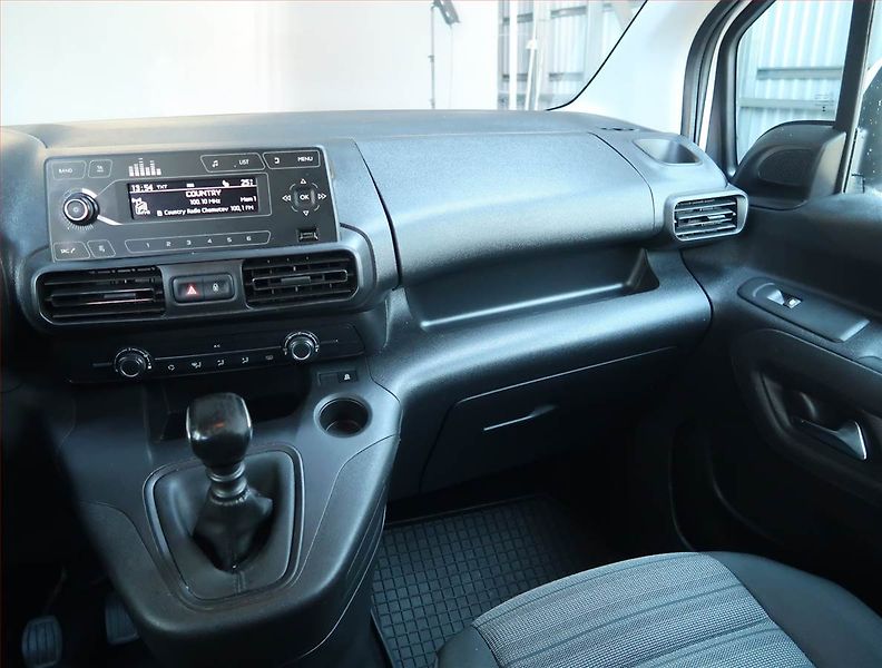 Opel Combo (2019) Enjoy 1.2 Turbo, 5Míst, ČR - fotka 8 z 14