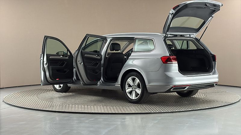 Volkswagen Passat 2.0 TDI DSG Elegance Variant - fotka 7 z 27