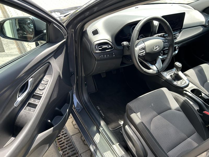 Hyundai i30 26 WG 1,0 T-GDI MT SMART - fotka 12 z 32