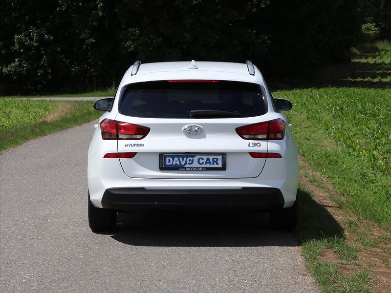 Hyundai i30 1.6 CRDi Automat CZ Style LED - fotka 6 z 37