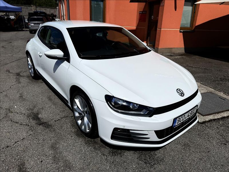 Volkswagen Scirocco 2,0 TSi DSG - fotka 3 z 24