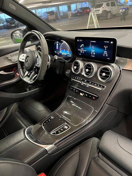 Mercedes-Benz GLC (2022) Mercedes-AMG GLC 63 S - fotka 10 z 14