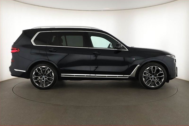 BMW X7 (2025) xDrive40d - fotka 6 z 20