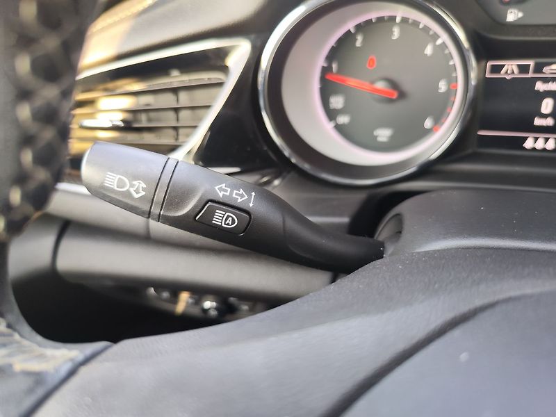 Opel Insignia 2.0 CDTi/128kW Elegance AT - fotka 24 z 31