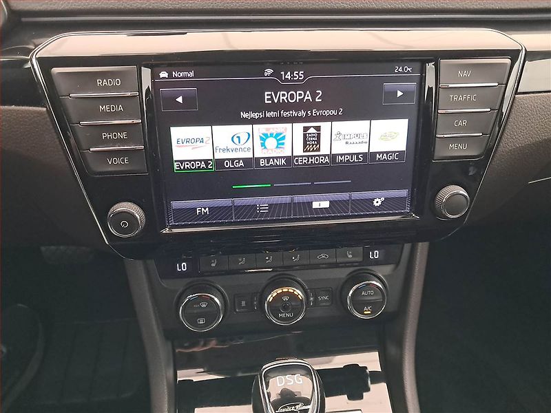 Škoda Superb (2015) Laurin&Klement 2.0 TDI 4x4 - fotka 12 z 22