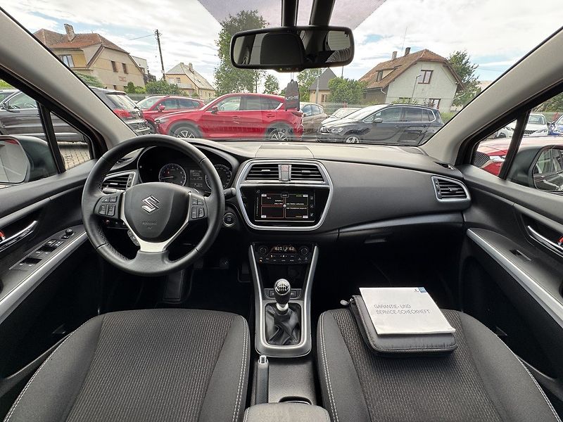 Suzuki SX4 S-Cross (2017) 1.4i BoosterJet LED Kamera - fotka 6 z 49