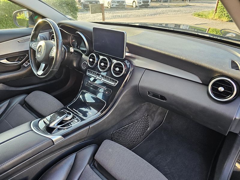 Mercedes-Benz Třídy C (2016) C220D 125kW 4MATIC 7G AIRMATIC - fotka 37 z 50