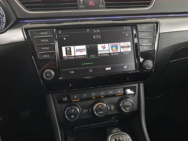 Škoda Superb (2017) 1.4 TSI, Navi, Bi-Xenony - fotka 12 z 24