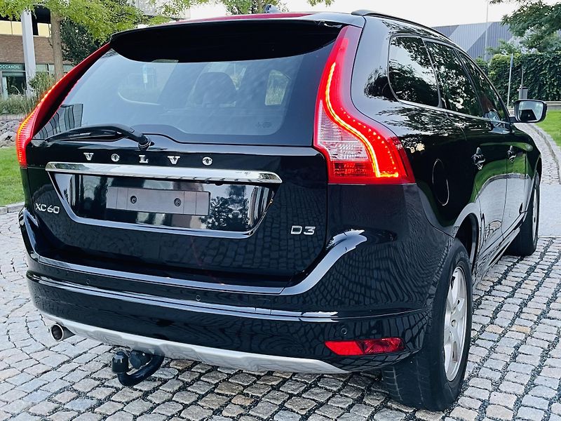 Volvo XC60 2.0D 5VÁLEC AUT TAŽNÉ VÝHŘEV - fotka 12 z 43
