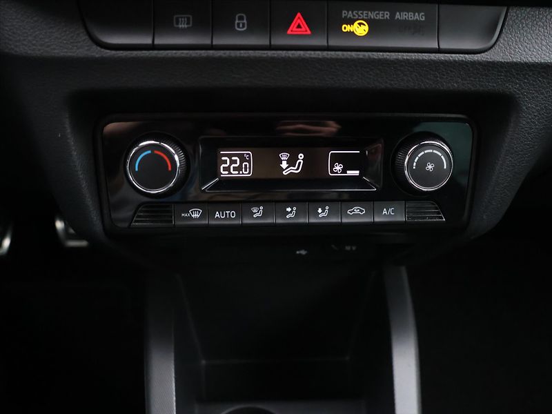 Škoda Fabia 1,0 TSI 81kW CZ Monte Carlo - fotka 20 z 29