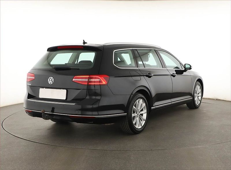 Volkswagen Passat (2019) 1.5 TSI, Automat, Kůže, Navi - fotka 5 z 19