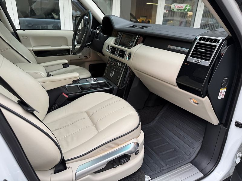 Land Rover Range Rover (2012) 4.4 TDV8 Vogue - fotka 10 z 27