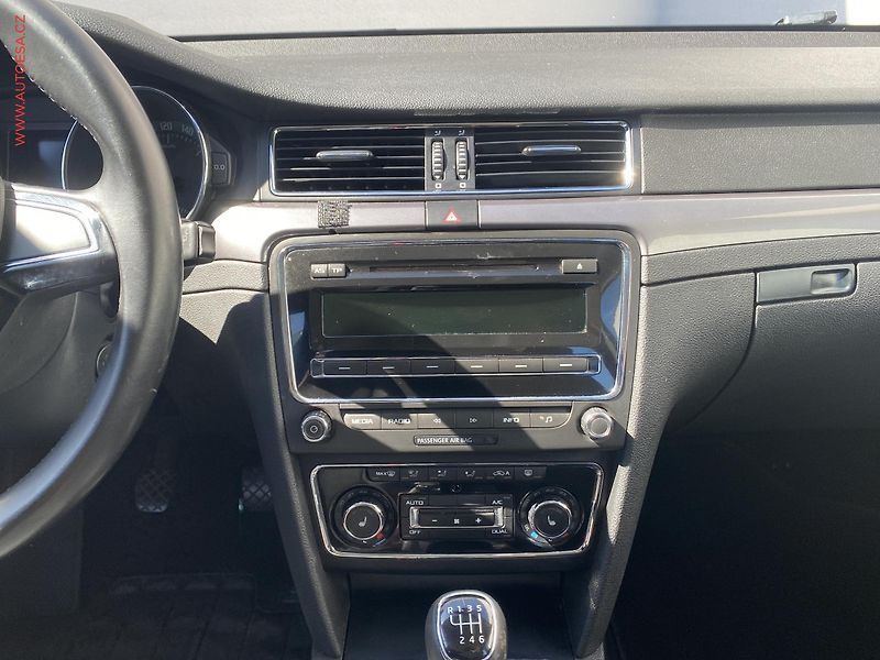 Škoda Superb (2014) 1.4 TSi, Active - fotka 12 z 18
