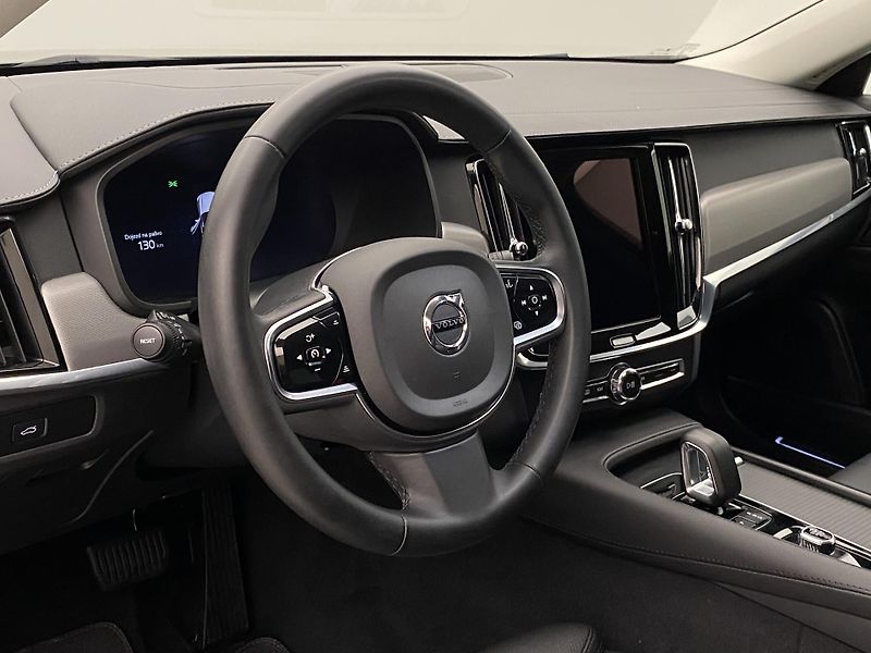 Volvo V90 CC B4 AWD BRIGHT PLUS AUT CZ - fotka 18 z 49
