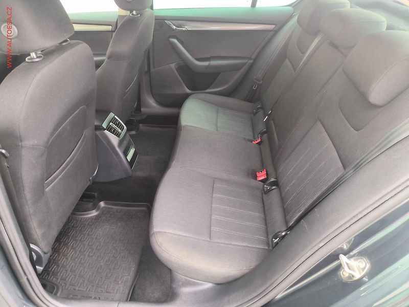 Škoda Octavia (2018) 1.4TSi, 2.maj,ČR, Xenon, navi - fotka 10 z 22