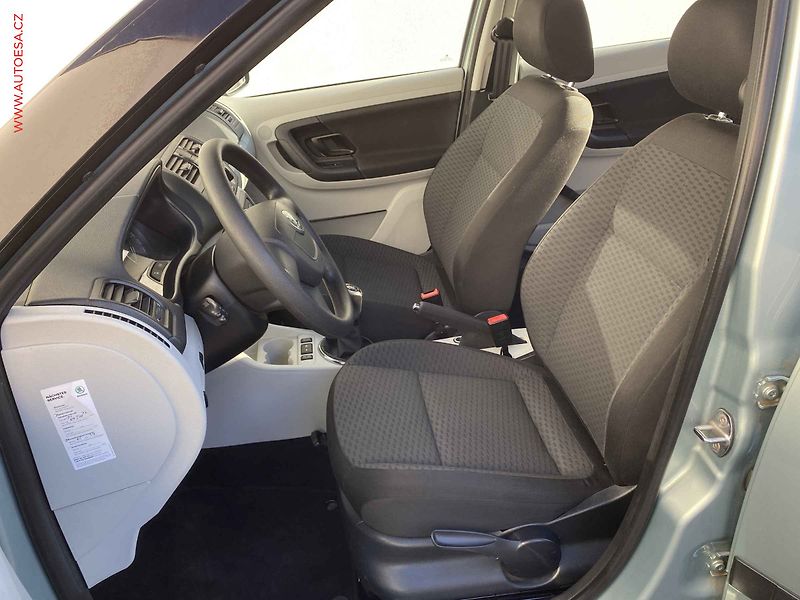 Škoda Fabia (2011) 1.2 TSi, Ambiente, výhřev sed - fotka 9 z 17