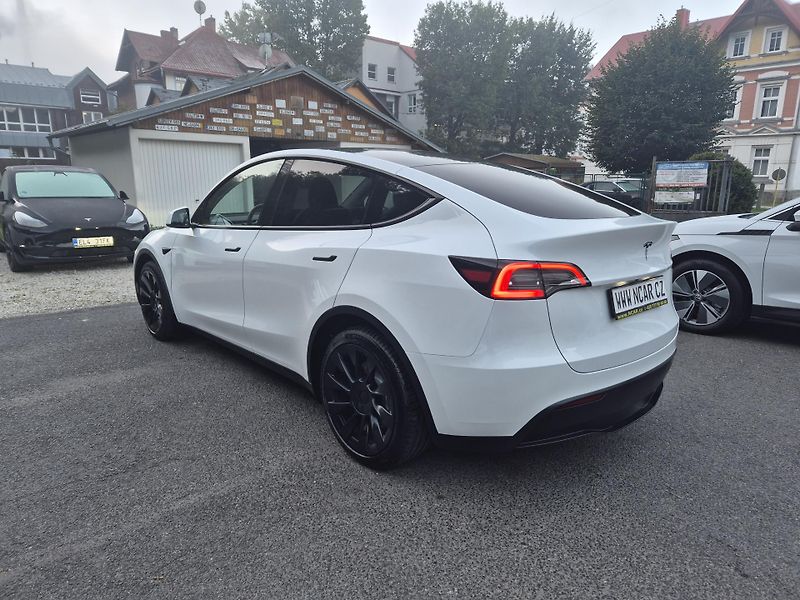 Tesla Model Y RWD 220kw TZ SOH 93,1 % - fotka 4 z 50