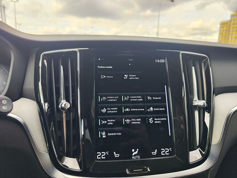 Volvo V60 B4 2.0/145kW 1.majitel 4x4 - fotka 23 z 36