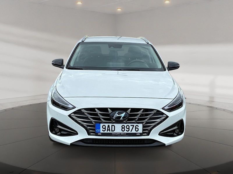 Hyundai i30 (2021) STYLE 1.5T-GDI HYBDID 118kW CZ - fotka 2 z 11