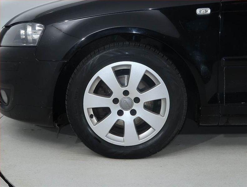 Audi A3 (2006) Comfort 2.0 TDI, po STK - fotka 14 z 17