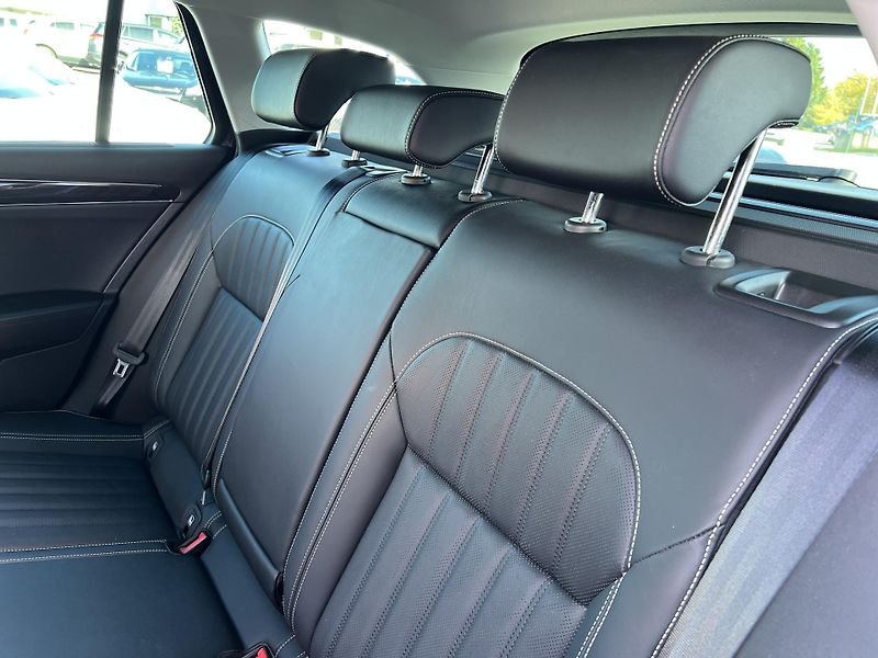 Škoda Superb L&K 2.0TDi 110kw ČR 1.MAJ. DPH - fotka 33 z 55