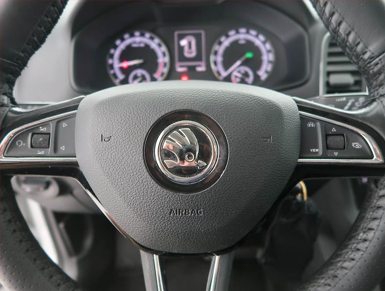Škoda Karoq (2019) Ambition 1.6 TDI, Automat - fotka 16 z 18
