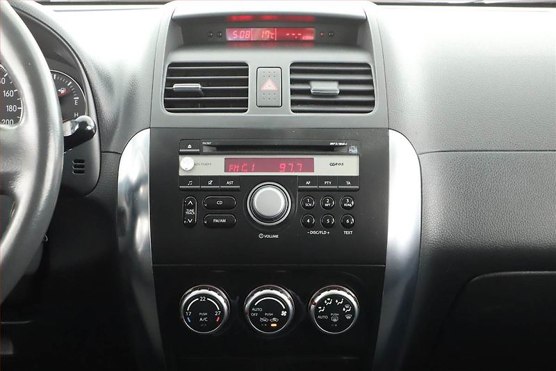 Suzuki SX4 (2009) 1.6 VVT, ČR,1.maj, rezervace - fotka 9 z 13