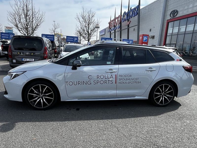 Toyota Corolla TS 2.0 Hybrid GR Sport - fotka 10 z 30