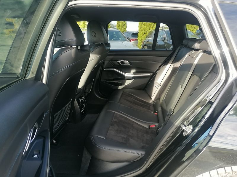BMW Řada 3 (2023) 320e M-Sport PHEV - fotka 10 z 47