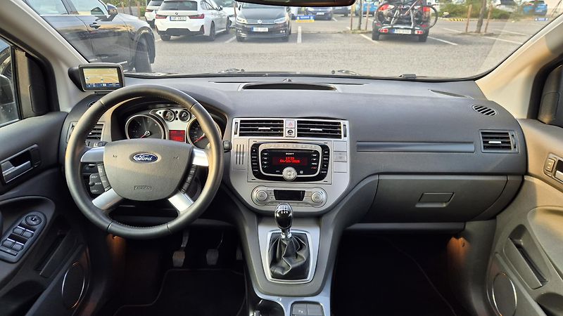 Ford Kuga (2011) 2.0 TDCi 4x4 Titanium, ČR - fotka 16 z 52