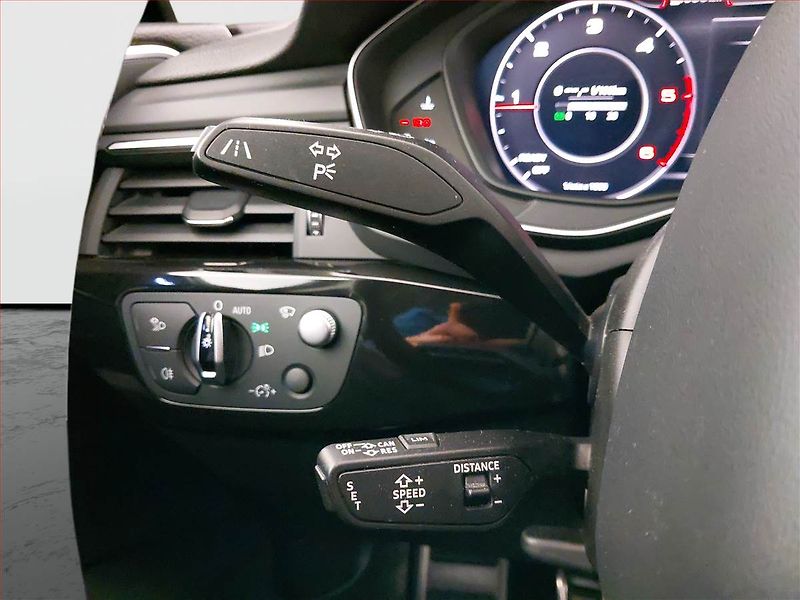 Audi A4 (2017) Design 2.0 TDI, Kůže, Tempomat - fotka 20 z 23