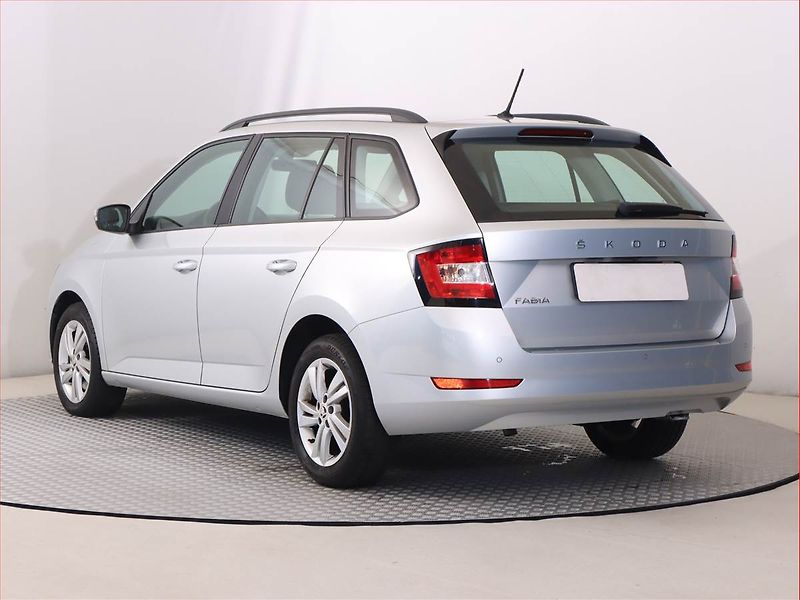Škoda Fabia (2020) Style 1.0 TSI, Serv.kniha - fotka 4 z 21