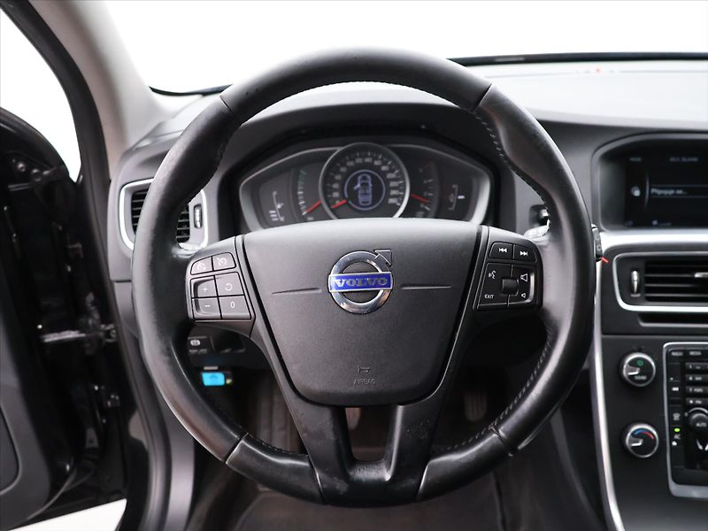 Volvo V60 1,6 D2 84kW Kinetic - fotka 17 z 33