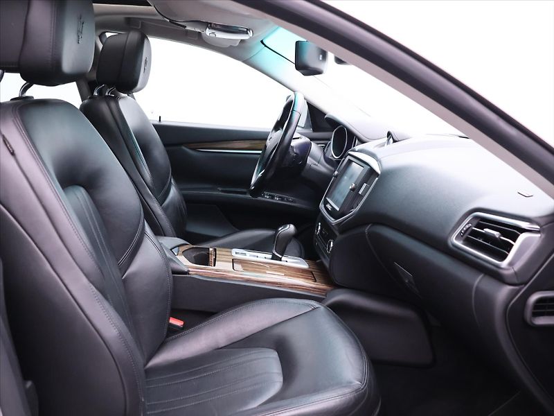 Maserati Ghibli 3,0 i 302kw 4X4 Q4 - fotka 14 z 40