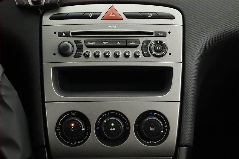 Peugeot 308 (2009) 1.6 HDi, po STK, slušný stav - fotka 9 z 11