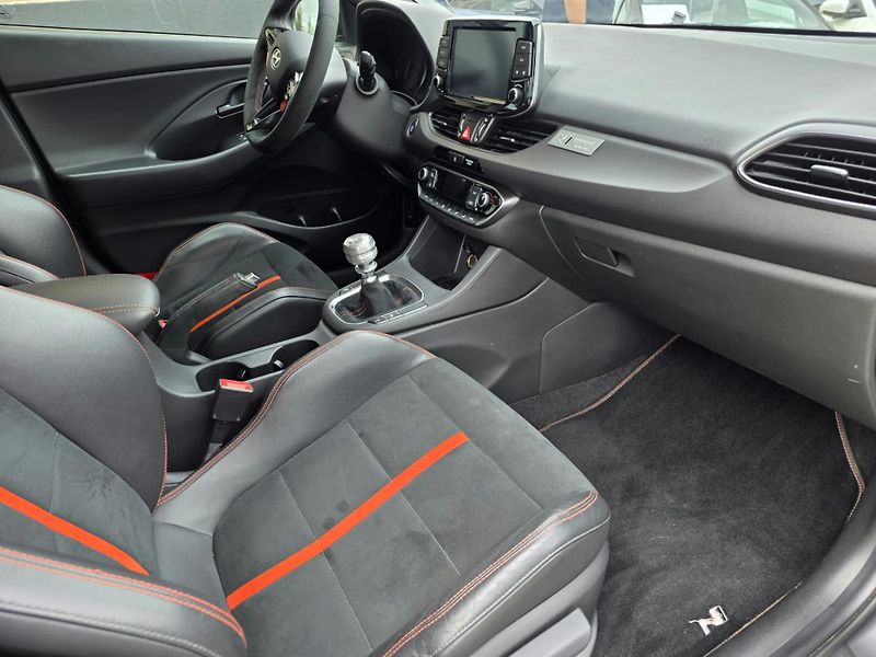 Hyundai i30 2.0-LIMITOVANÁ EDICE-DPH-1.MAJ - fotka 16 z 28